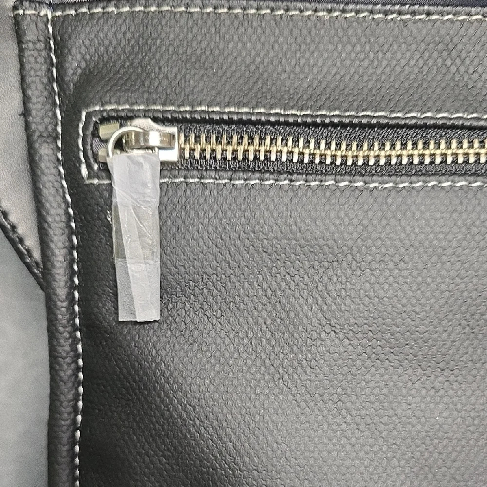 Malcolm Fontier The Entertainer Black Messenger Bag - Picture 9 of 11